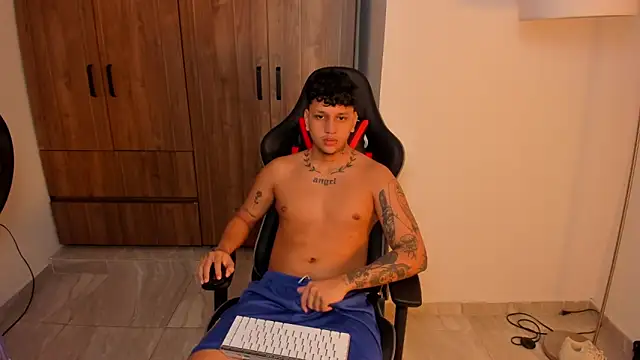 Snapshot of Jake_simons chatting on 09.27.25 Jake simons online show from 09.27.25