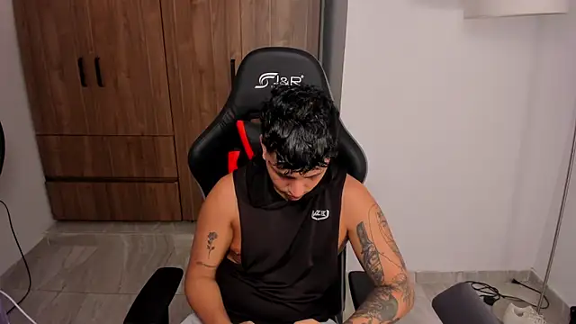 Snapshot of Jake_simons chatting on 09.28.25 Jake simons online show from 09.28.25