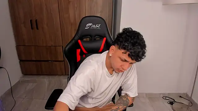 Snapshot of Jake_simons chatting on 10.03.25 Jake simons online show from 10.03.25