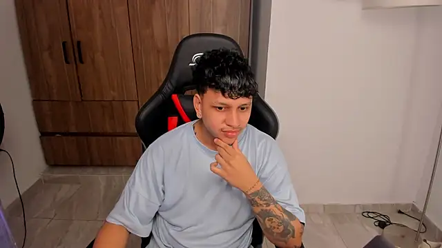 Snapshot of Jake_simons chatting on 10.10.25 Jake simons online show from 10.10.25