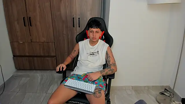 Snapshot of Jake_simons chatting on 10.16.25 Jake simons online show from 10.16.25