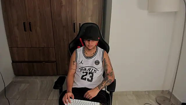 Snapshot of Jake_simons chatting on 10.24.25 Jake simons online show from 10.24.25