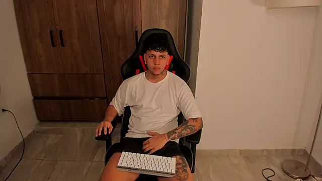 Snapshot of Jake_simons chatting on 11.12.25 Jake simons online show from 11.12.25