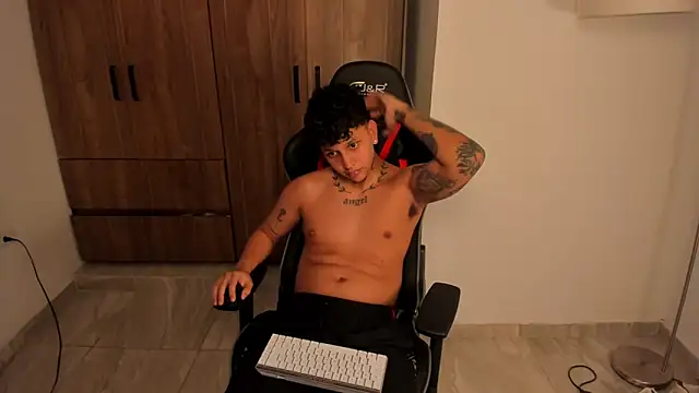 Snapshot of Jake_simons chatting on 11.13.25 Jake simons online show from 11.13.25