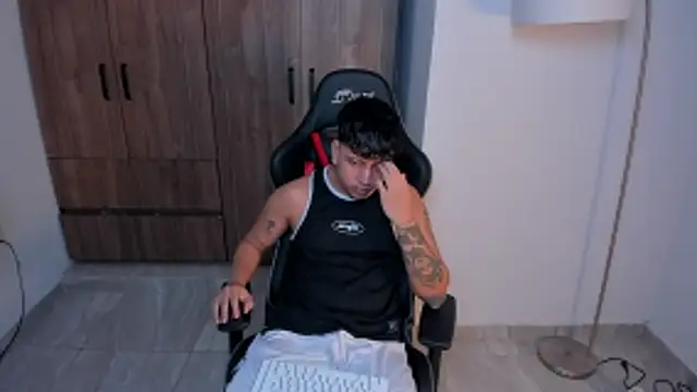 Snapshot of Jake_simons chatting on 11.21.25 Jake simons online show from 11.21.25