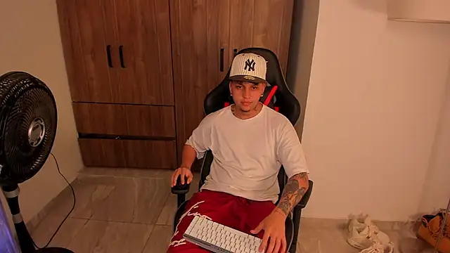 Snapshot of Jake_simons chatting on 01.09.26 Jake simons online show from 01.09.26