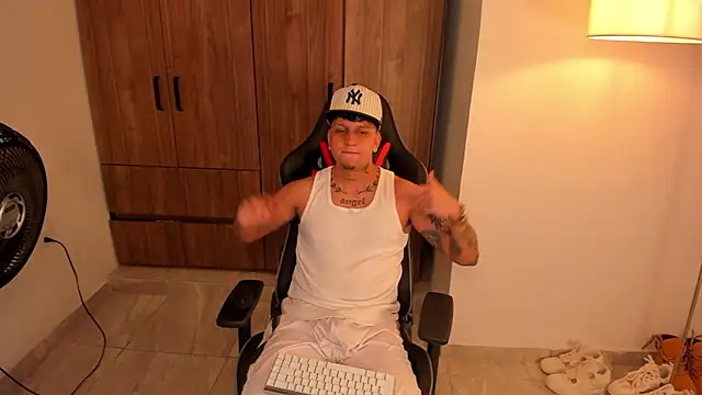 Snapshot of Jake_simons chatting on 01.13.26 Jake simons online show from 01.13.26