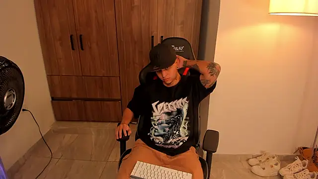 Snapshot of Jake_simons chatting on 01.14.26 Jake simons online show from 01.14.26