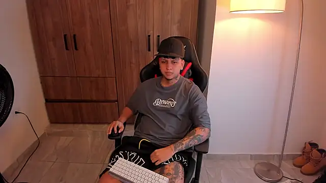 Snapshot of Jake_simons chatting on 02.04.26 Jake simons online show from 02.04.26