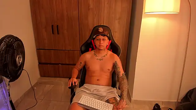 Snapshot of Jake_simons chatting on 03.03.26 Jake simons online show from 03.03.26