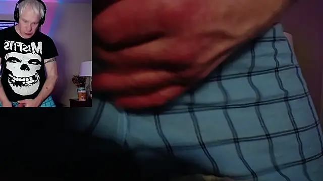 Snapshot of Snarfle82 chatting on 11.22.25 Snarfle82 online show from 11.22.25
