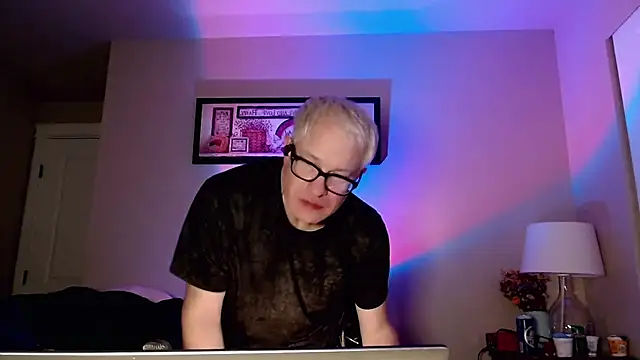 Snapshot of Snarfle82 chatting on 11.30.25 Snarfle82 online show from 11.30.25