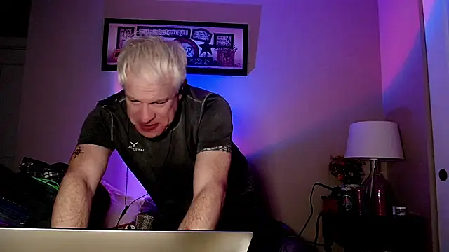 Snapshot of Snarfle82 chatting on 12.15.25 Snarfle82 online show from 12.15.25
