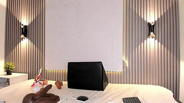 Snapshot of Zafiiraa chatting on 02.25.25 Zafiiraa online show from 02.25.25