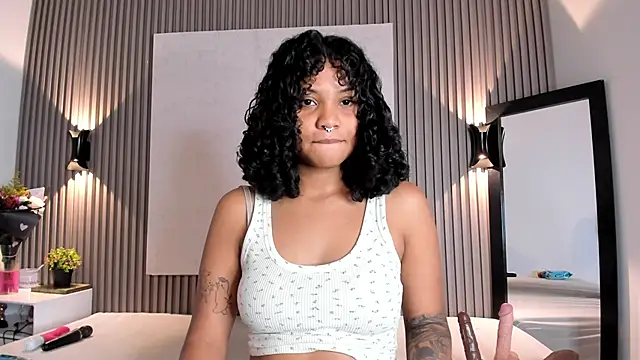 Snapshot of Zafiiraa chatting on 10.16.25 Zafiiraa online show from 10.16.25