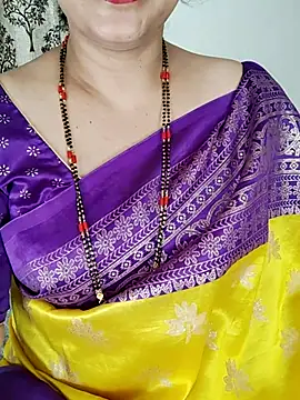 Snapshot of Indian_desi_wife chatting on 04.14.26 Indian desi wife online show from 04.14.26