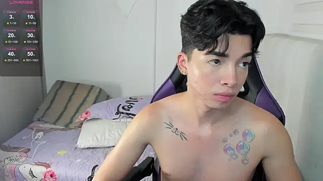 Snapshot of santy7v7 chatting on 03.21.25 santy7v7 online show from 03.21.25