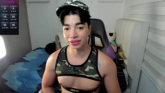 Snapshot of santy7v7 chatting on 10.30.25 santy7v7 online show from 10.30.25