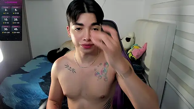 Snapshot of santy7v7 chatting on 11.02.25 santy7v7 online show from 11.02.25