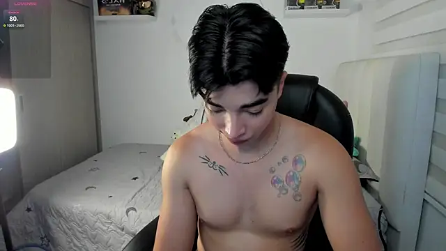 Snapshot of santy7v7 chatting on 11.18.25 santy7v7 online show from 11.18.25