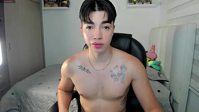 Snapshot of santy7v7 chatting on 11.19.25 santy7v7 online show from 11.19.25