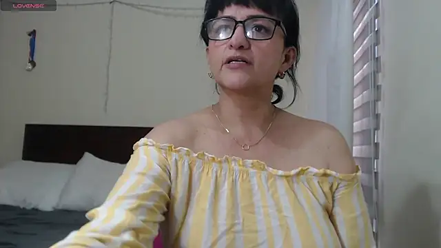 Snapshot of ISABEEL_SOFIA01 chatting on 03.04.25 ISABEEL SOFIA01 online show from 03.04.25