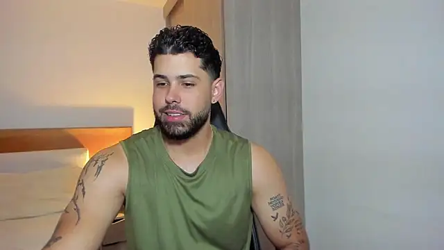 Snapshot of Justyn_Torres chatting on 01.03.25 Justyn Torres online show from 01.03.25