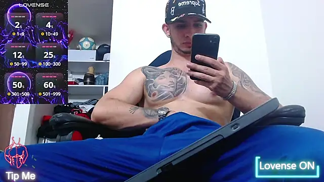 Snapshot of freestyle_blake1 chatting on 03.09.26 freestyle blake1 online show from 03.09.26