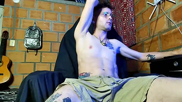 Snapshot of ChristBocellie chatting on 04.12.26 ChristBocellie online show from 04.12.26