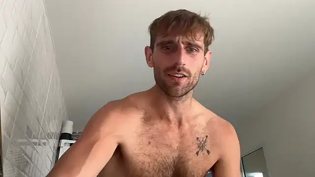 Snapshot of lukegunn chatting on 12.25.24 lukegunn online show from 12.25.24