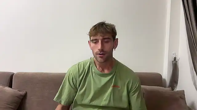 Snapshot of lukegunn chatting on 02.01.25 lukegunn online show from 02.01.25