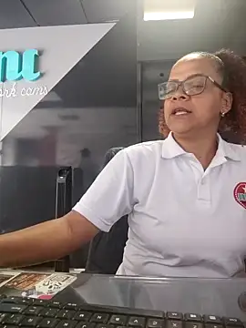 Snapshot of BayleyBanks chatting on 04.08.26 BayleyBanks online show from 04.08.26