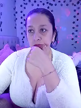 Snapshot of camilalatti chatting on 01.26.25 camilalatti online show from 01.26.25