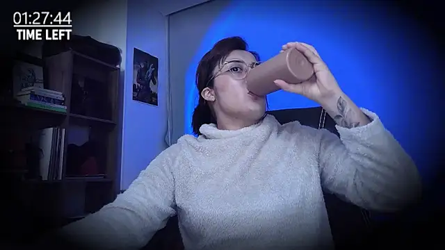 Snapshot of Scarlett_Sen chatting on 06.19.26 Scarlett Sen online show from 06.19.26