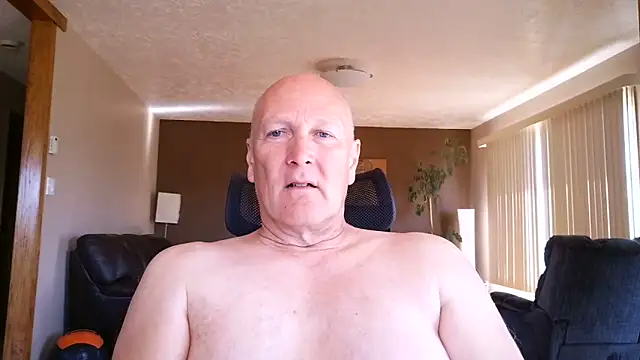 Snapshot of BasicAnt chatting on 05.19.26 BasicAnt online show from 05.19.26