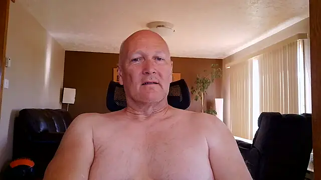 Snapshot of BasicAnt chatting on 05.29.26 BasicAnt online show from 05.29.26