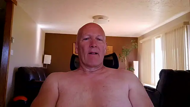 Snapshot of BasicAnt chatting on 06.01.26 BasicAnt online show from 06.01.26