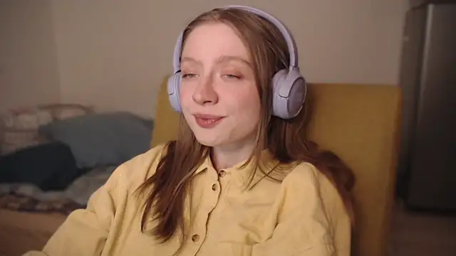 Snapshot of mollytuck chatting on 12.20.24 mollytuck online show from 12.20.24