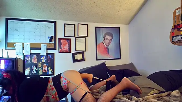 Snapshot of DoMeDoggyDiana chatting on 12.30.24 DoMeDoggyDiana online show from 12.30.24