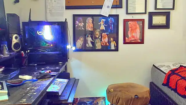 Snapshot of DoMeDoggyDiana chatting on 11.16.25 DoMeDoggyDiana online show from 11.16.25