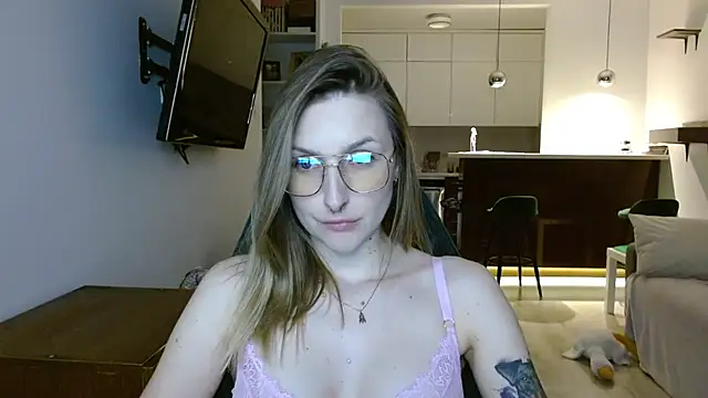 Snapshot of illusorycat chatting on 10.03.25 illusorycat online show from 10.03.25