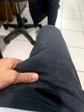 MAHKE12 online show from 11.24.25