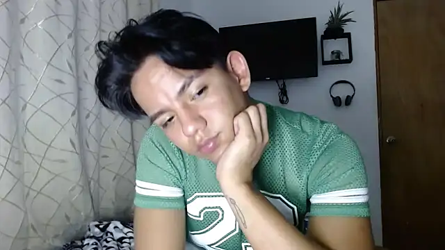 Snapshot of Apolo__lommelli chatting on 03.12.25 Apolo lommelli online show from 03.12.25