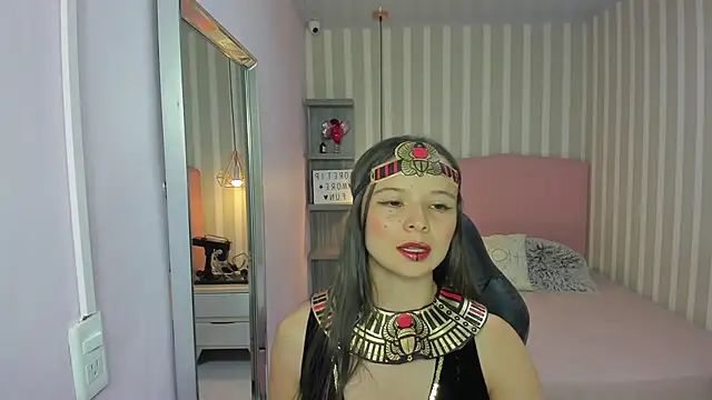 Snapshot of LORELAIGIVEN chatting on 10.31.25 LORELAIGIVEN online show from 10.31.25