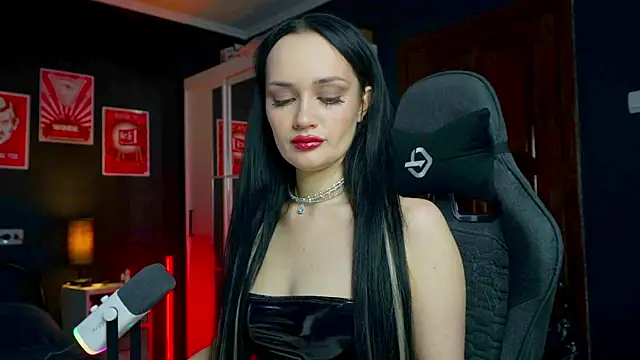 QueenAliss online show from 01.10.26