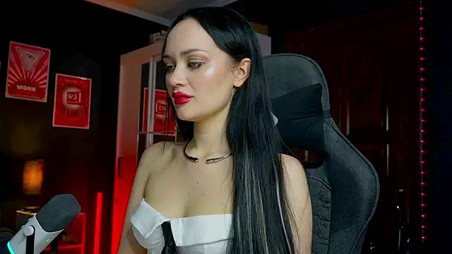 QueenAliss online show from 01.12.26