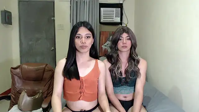 Snapshot of Urworldclasstrans chatting on 03.10.25 Urworldclasstrans online show from 03.10.25