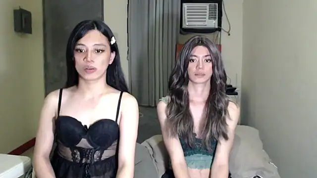 Snapshot of Urworldclasstrans chatting on 10.27.25 Urworldclasstrans online show from 10.27.25