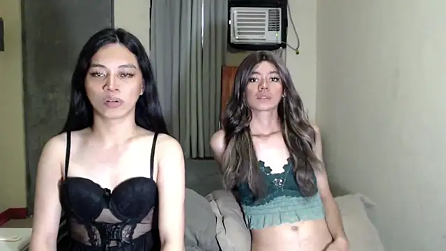 Snapshot of Urworldclasstrans chatting on 11.05.25 Urworldclasstrans online show from 11.05.25