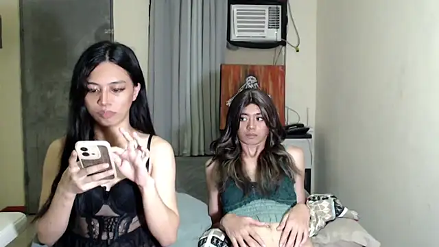 Snapshot of Urworldclasstrans chatting on 11.10.25 Urworldclasstrans online show from 11.10.25